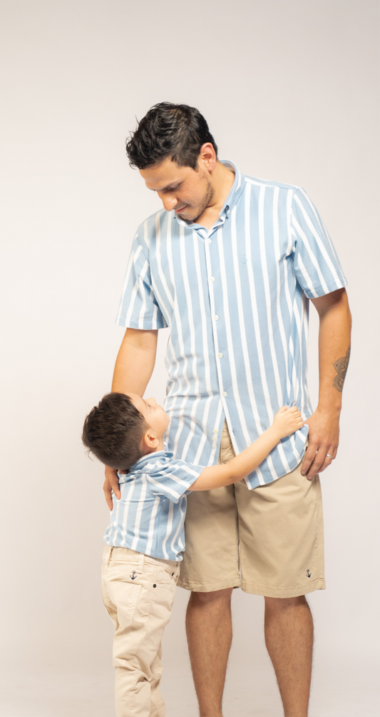 Camisa de niño en texturas azul rayas blancas
