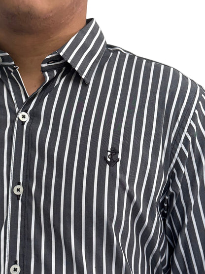 Camisa Gris Rayas Blancas A Negra