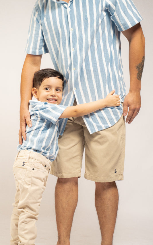 Camisa de niño en texturas azul rayas blancas