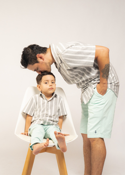 Camisa de niño en texturas gris rayas blancas